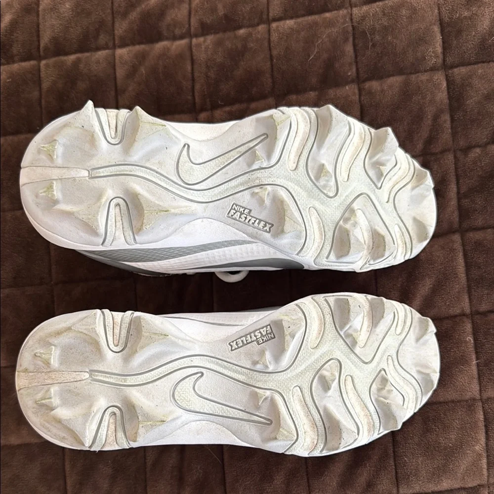 Nike youth White and Gray Vapor Cleats size 1